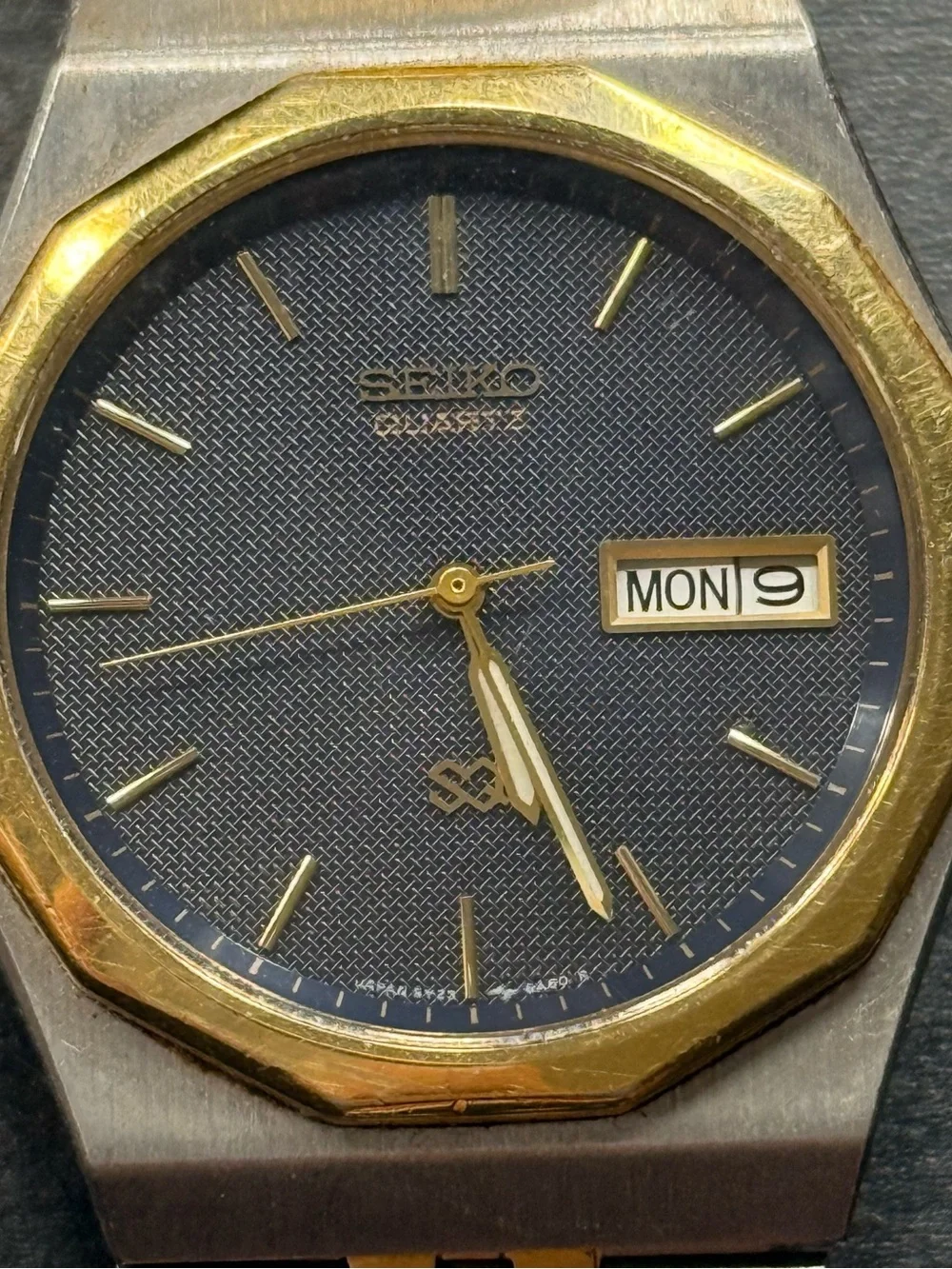 Vintage Seiko SQ Watch Men 33mm Blue Dial Two Tone Daydate Round 5Y23-6A39